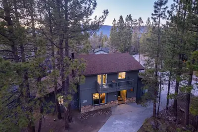Image de Summit House. Walk to Snow Summit. Bbq. Spa. Ac