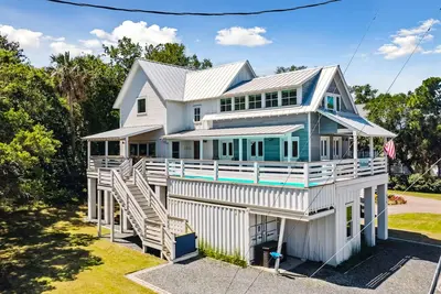 Image de 213 W Indian - The Pool House - Central Location - Awesome Outdoor Space