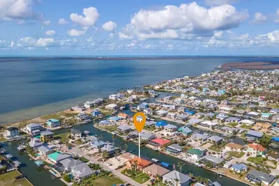 Image de 3/2 Beautiful Pool Home on the Water in St. James City!