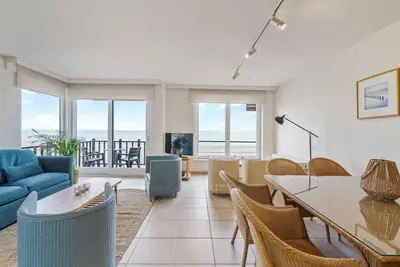 Image de Sunrise A1 - Spacieux et lumineux appartement en coin de 3 chambres à coucher avec vue sur la mer.