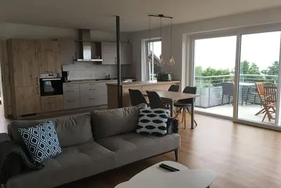 Image de Cozy bungalow with a fantastic panoramic view of the Alps and the lake.
