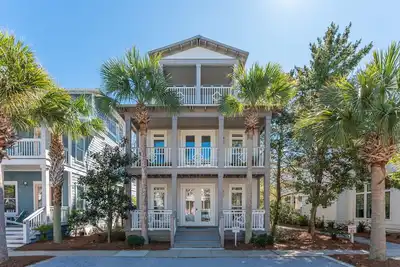 Image de Seabreeze and Sunshine! Spacious home a short stroll from Alys Beach and Rosemary!