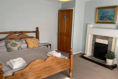 Image de 3 Bedroom Cottage, Sleeps 5 village location