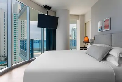 Image de 1-Bedroom Suite at a 5⭐️ Hotel