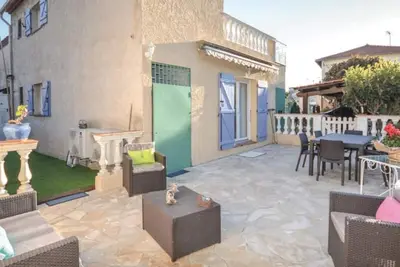 Image de Villa avec terrasse à 300 m de la mer