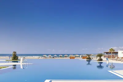 Image de Rare Gem! Three Relaxing 2br Suites, Swimming Pools, Beachfront, Free Parking!