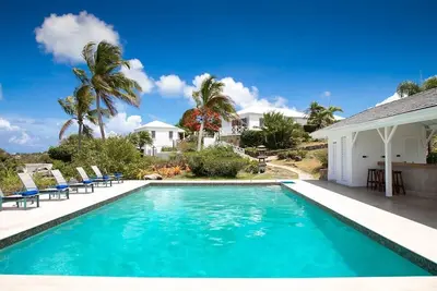 An idyllic five-bedroom villa situated high on a promontory in Terres Basse