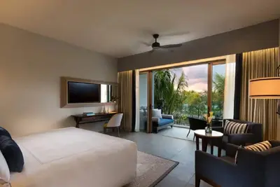 Image de Dive Into Your Best Summer Vacation! Free Parking, Onsite Pool, Beachfront!