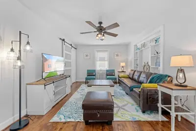 Image de Beach Cottage #4 on 19th - 3 Blocks From Beach