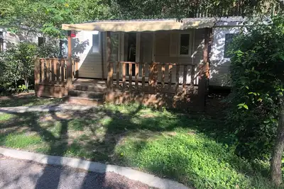 Image de Caravane 'Midi - Mobil Home 6-8 Pers' avec terrasse et jardin partagés