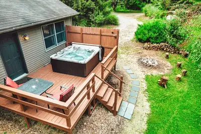 Image de King Bed | Hot Tub | Private Forest |Old Mans Cave
