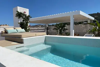Image de Stunning penthouse with private pool and barbeque in JesĂşs