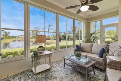 Image de Gorgeous Single Family Home w Nature View