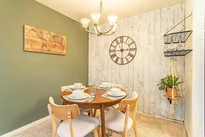 Image de Quiet, City Center Condo - 1 Mile from Hospital