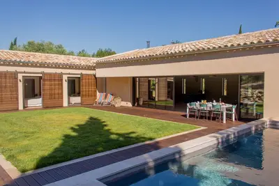 Image de Maison de la colline - Maison d'architecte de plain pied avec piscine et spa