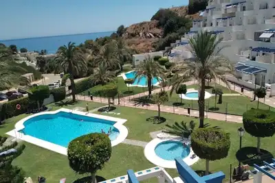 Image de 2 Bedroom Apartment Sea Views