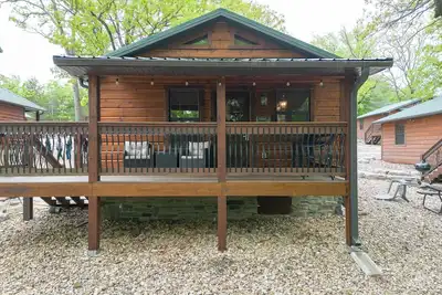 Lakefront cabin close to Sdc!