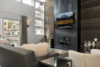 Image de Blue Mesa 2 | True Ski In/Out + Rooftop Hot Tub Access 3Bd, 3Ba Sleeps 8-10
