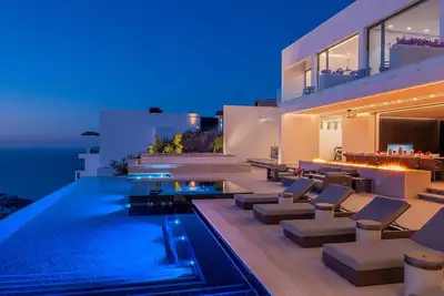 Image de Villa Aurora: Panoramic Views - Hilltop Luxury Villa. Promos available