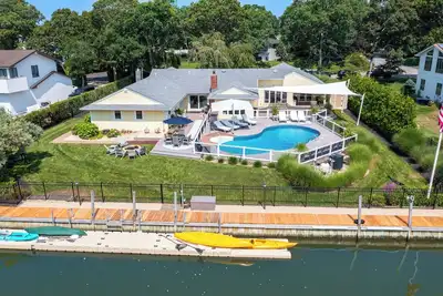 Image de Hamptons Oasis on Shinnecock Bay - perfect for families and entertaining