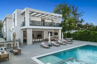Image de Melvin Modern: Contemporary Estate w/ Backyard + Pool & Spa