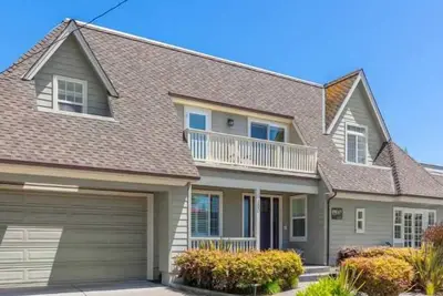 Image de Harbor Haven with 5 Beds & Ocean Balcony Views