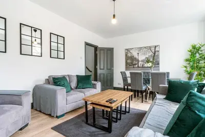 Image de Pass the Keys | Spacious | Queens Uni Beside Cafes and Restaurants
