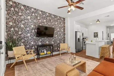 Image de Garden District | Garage Parking |3 Beds+Workspace