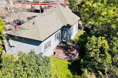 Image de Spacious Downtown 2 Bdrm House