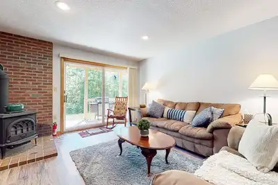 Image de Pleasant dog-friendly condo with wood stove, gas grill, pool, & kitchen