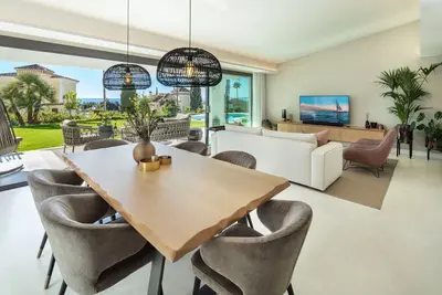 Image de Luxury Villa with High Security, Pool & Jacuzzi