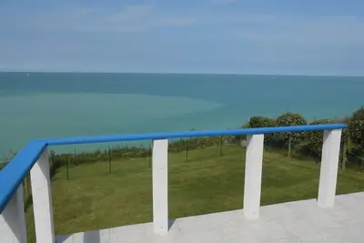Image de VentĂ´se 3***, un balcon sur la mer