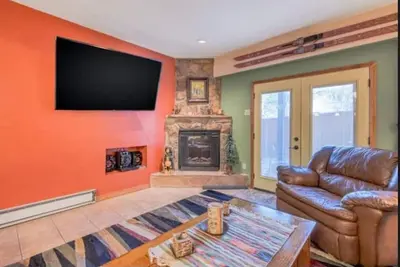Image de No Stairs To Heaven Condo - Snow Fire 107b