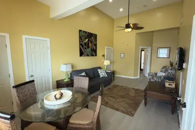 Image de 2/2 Oasis Suite • Steps to Beach