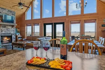 Image de Ridgetop Retreat • Hot Tub • Views • Fireplace