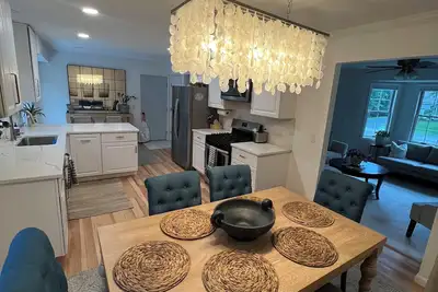 Image de Cozy Modern Home close to Saratoga Springs Ny