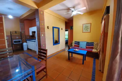 Image de Private, Cozy, 2 Bedroom Suite - 2 Minutes from the Beach!