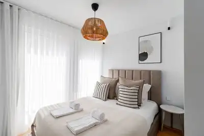 Image de Trendy Haven w/ Ac by LovelyStay