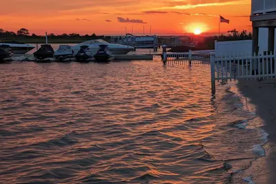 Image de Spectacular Views & Amazing Sunsets at this unique Ssh/Ortley waterfront rental