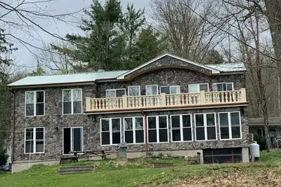 Image de Spectacular Lake Front House