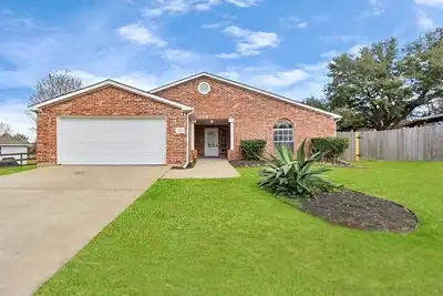 Image de Family Get Away-Lake Conroe Pool & Big Yard With King Bed