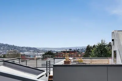 Downtown Ballard View Home Walk to Bars & Shops