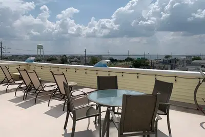 Image de Seaside Townhouse, 4bd, 4 Bath, Rooftop deck with ocean/bay views, walk to beach