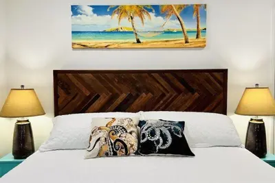 Image de 3br Beachy Condo | Blocks to Beach | Gated Parking