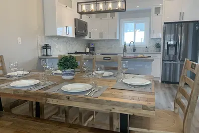 Image de 1 block to the beach, 3 bedroom, 3 bathroom Beach House