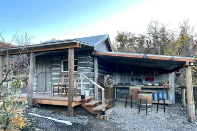 Image de Homestead cabin with antique western charm