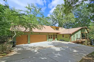 Image de Luxury, lake front with private dock!