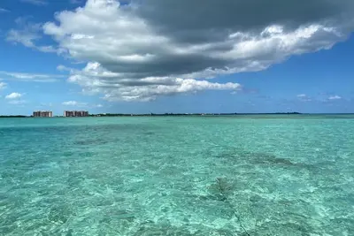 Image de Digital nomad, tropical escape. Cheap monthly rates. Pets accepted @ Crellies