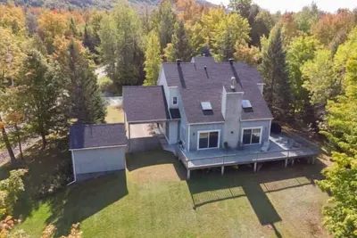 Image de Lake Stuckley country home nestled into Mont Orford
