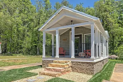 Image de Tiny Home at Sugar Mill Creek on Lake Burton, Georgia